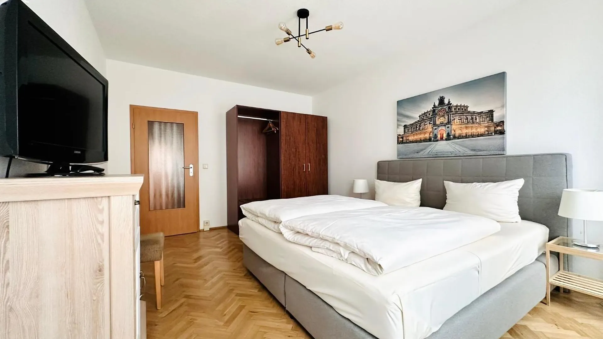 Apartment Familienapartment Muenzgasse Mit Blick Zur Frauenkirche Dresden