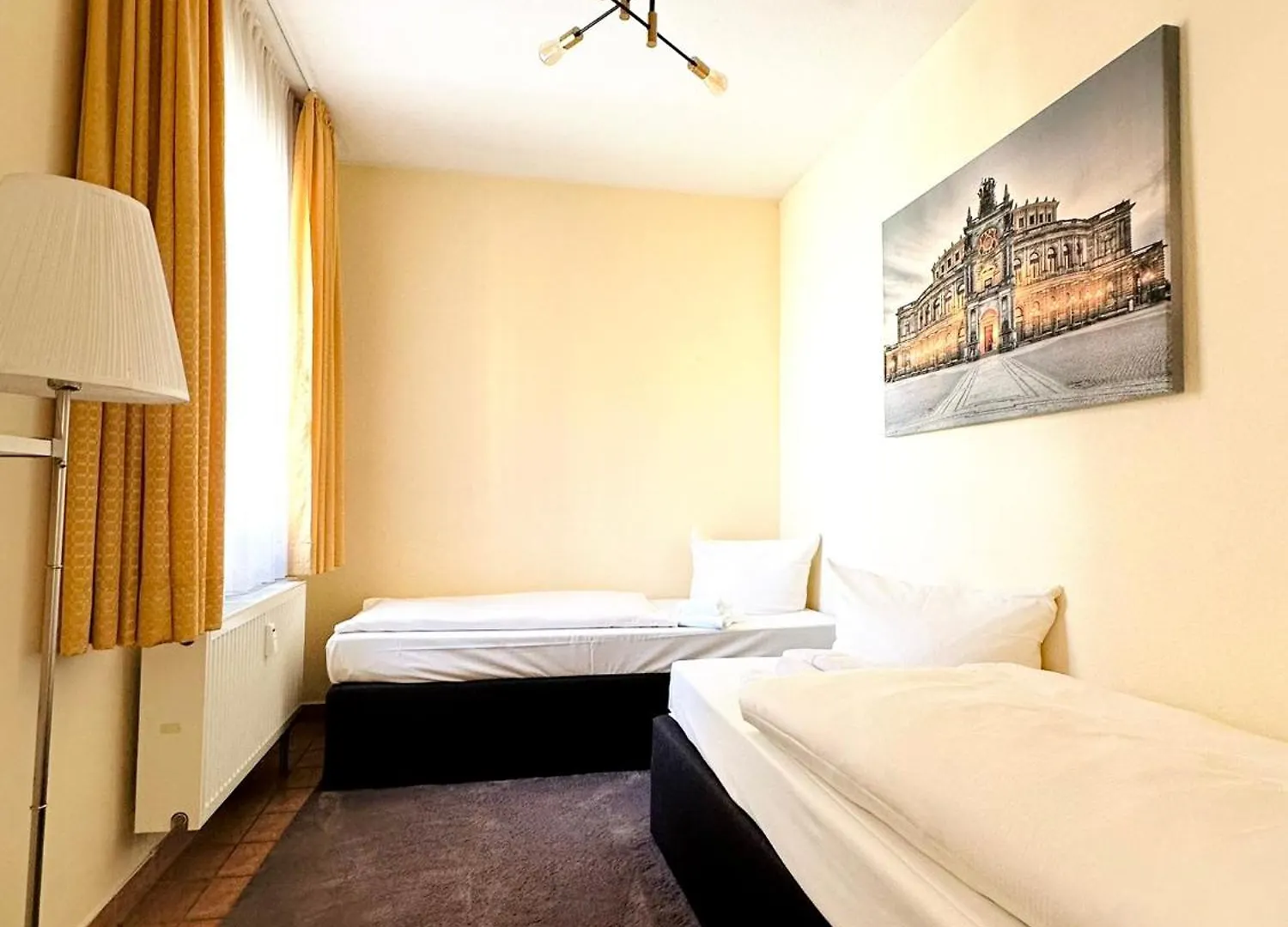 Apartment Familienapartment Muenzgasse Mit Blick Zur Frauenkirche Dresden Germany